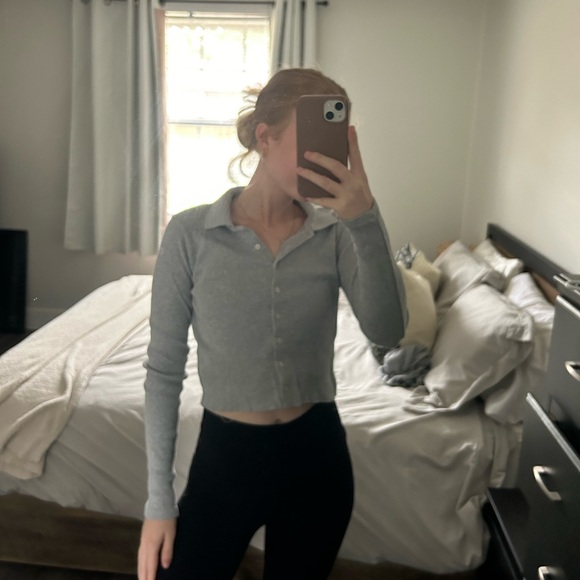 Brandy Melville Cropped Long Sleeve - Picture 9 of 10